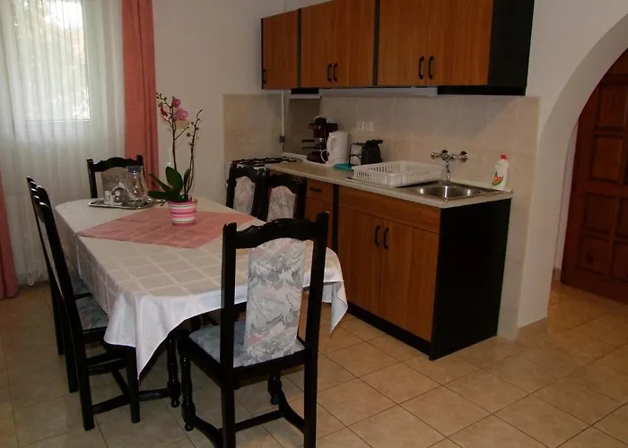 Rajna Apartmanhaz Lägenhet *